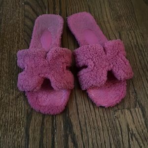 Hermes raspberry shearling oran sandal 38